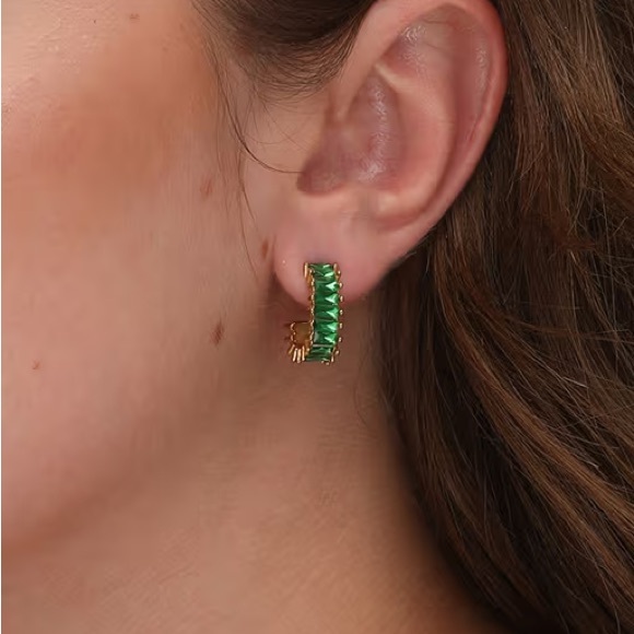NEW💎18K Gold Plated Simulated Emerald Earrings*Baguette Earrings*Diamond Cut - Picture 8 of 10